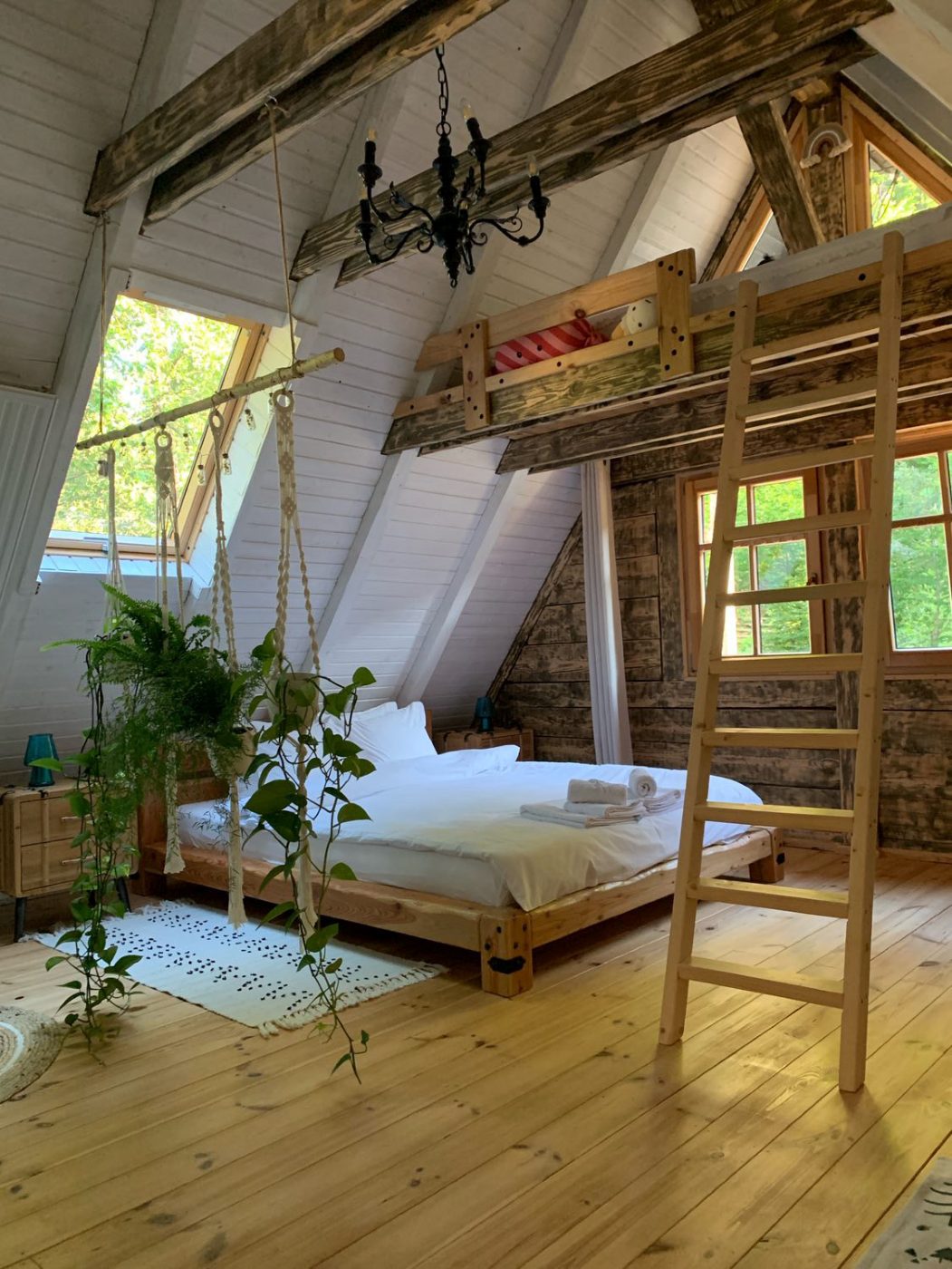Dormitor în mansarda A-frame